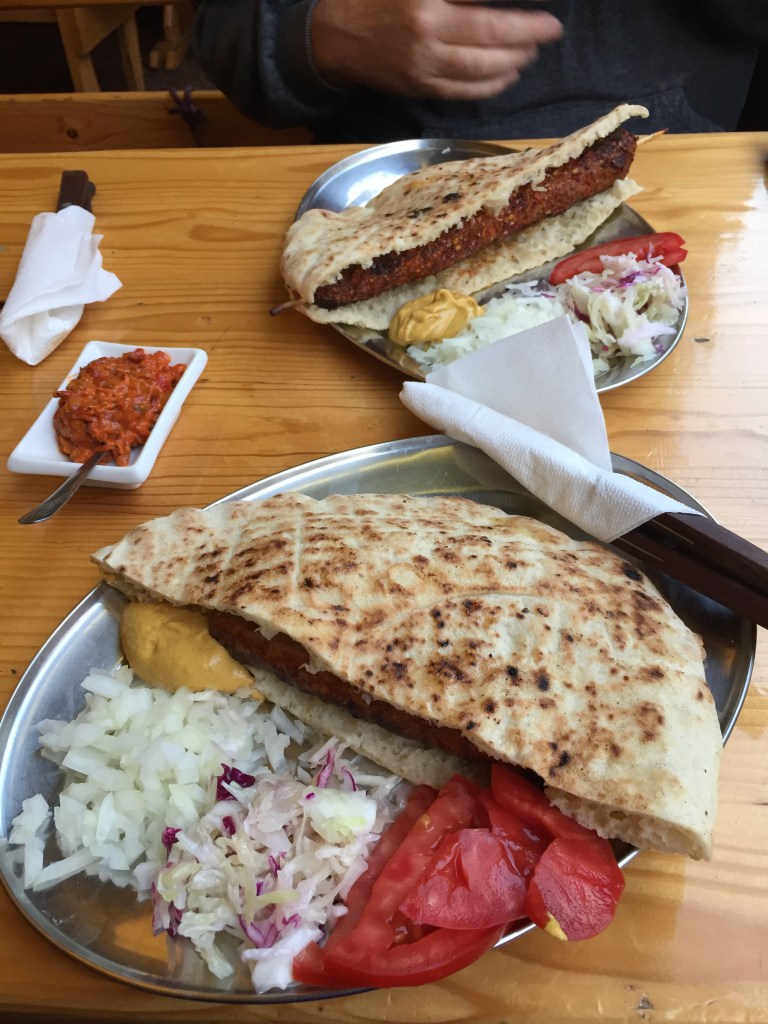 Cevapcici at To Je To