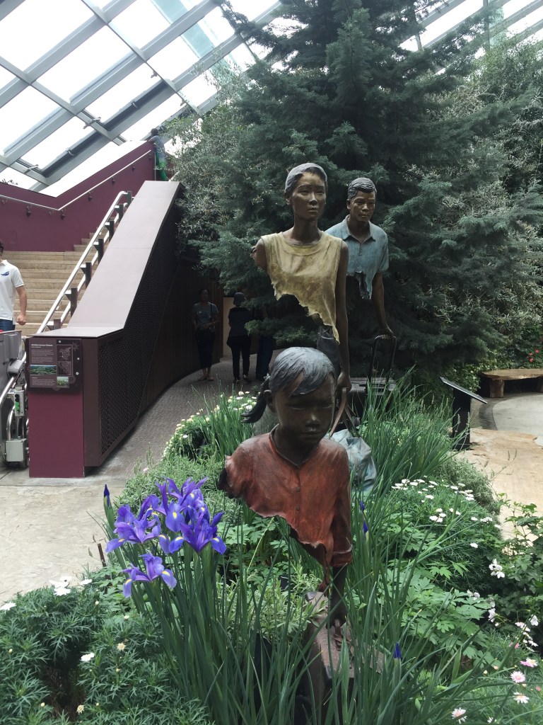 Flower Dome: La Famille de Voyageurs - Bruno Catalano