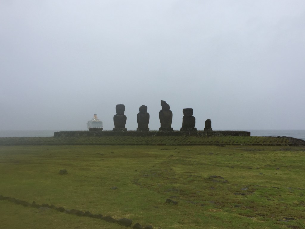 Tahai with cruise ship