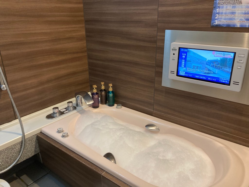 Hotel Concerto TV Jacuzzi Bath